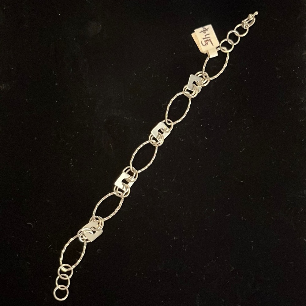 Adorable 950 Sterling Silver Link Bracelet. 71/2 length.